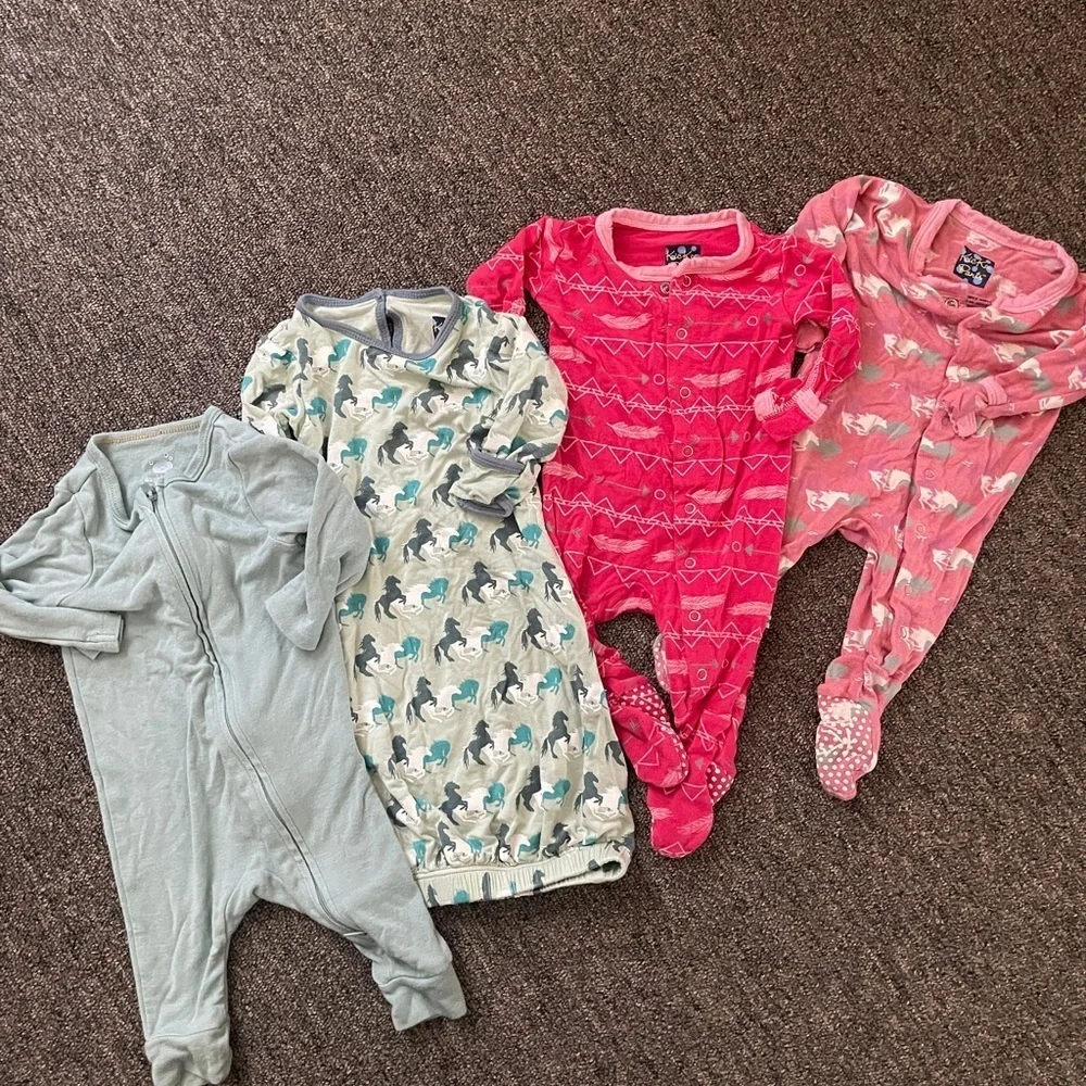 KicKee Set of Baby bamboo footsies in Pink and Blue horses western country
